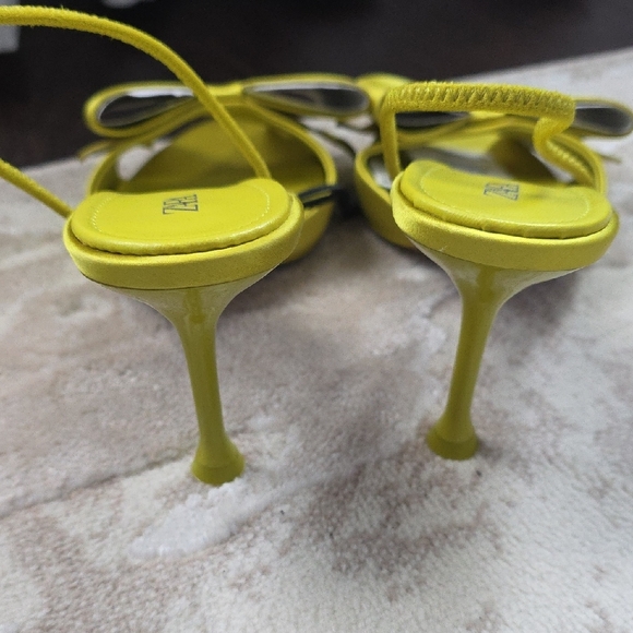 Zara Bright Yellow Bow Heels - Picture 3 of 6